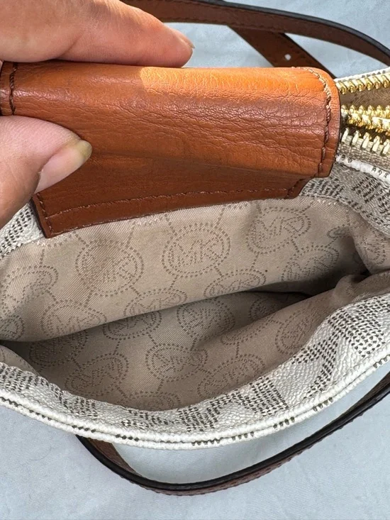 Michael Kors Fulton Vanilla Signature Crossbody - Picture 12 of 16